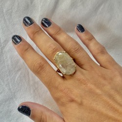 Bague ajustable Or - Grosse pierre ovale Quartz rutile - Au Fil de Lo