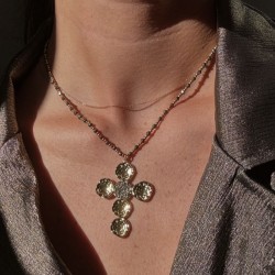 Collier court doré - Pyrites & Pendentif Croix design