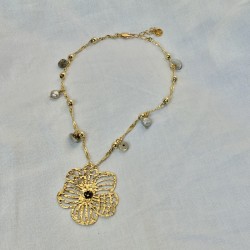 Collier court doré - Chaîne torsadée, breloques, pendentif fleur