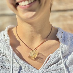 Collier court doré - Chaîne perles de verre & Pendentif fleur