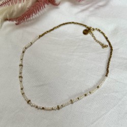 Collier court JENA doré - Perles de coquillage & Hématites dorées - Une à Une