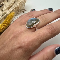 Bague ajustable Or - Grosse Pierre de Labradorite blanche