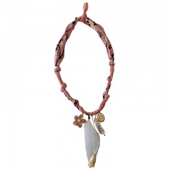 Collier bandana Poétic Blush rose poudré doré - Charms dorés & Plume - BADHANATI