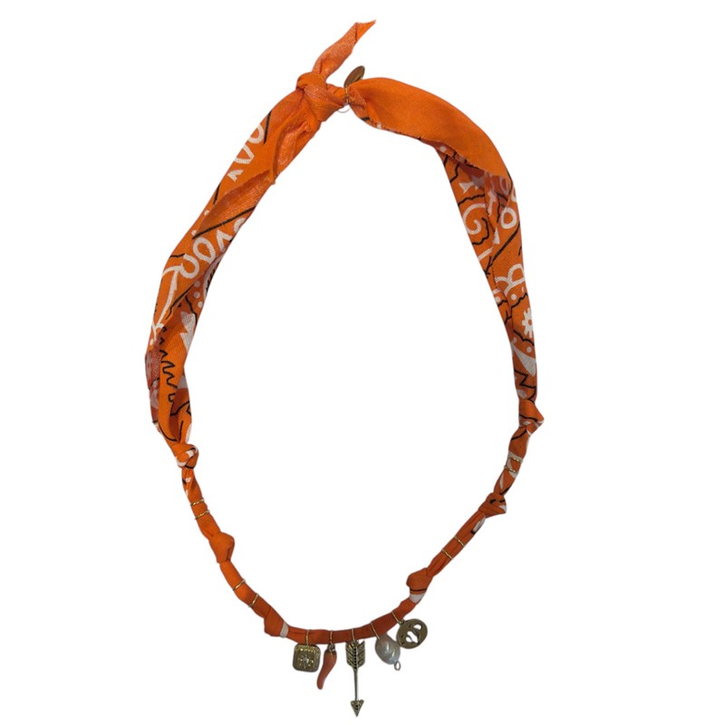 Collier bandana Wild Desert orange doré - Charms dorés & Flèche - BADHANATI