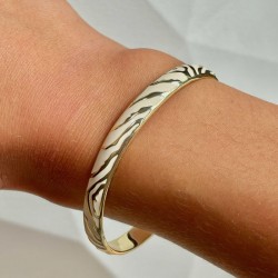 Bracelet jonc ouvert bombé TINA texturé Léopard - Blanc sable doré